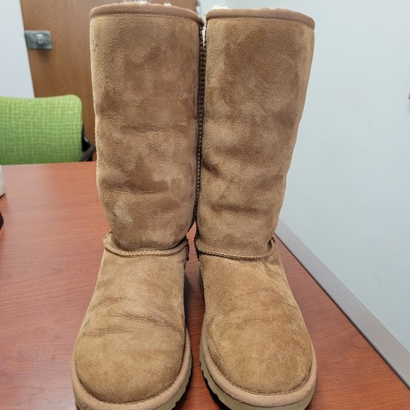 Women Ugg Classic tall boots - Picture 1 of 5
